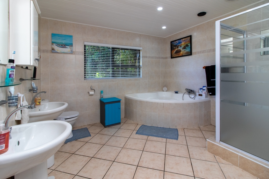 To Let 4 Bedroom Property for Rent in Forest Downs Eastern Cape
